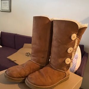 UGG BOOTS